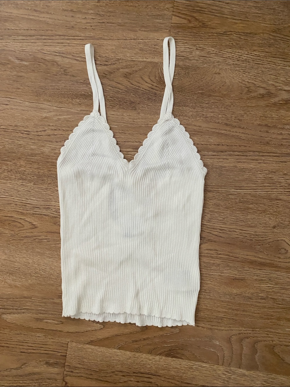 H&M Cream Ribbed Scallop V-Neck Cami
